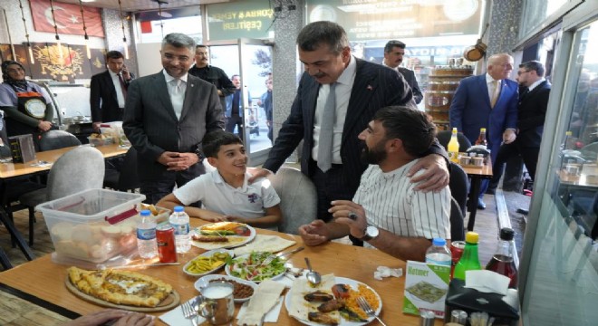 Bakan Tekin, Erzurum'da esnafla buluştu
